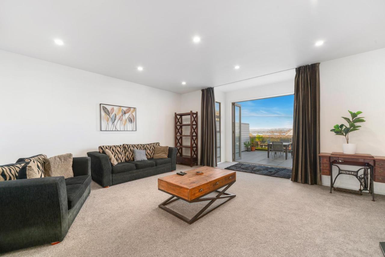 Lakeview Luxury - Taupo Holiday Apartment ภายนอก รูปภาพ